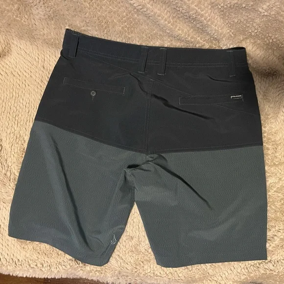 Volcom Shorts - Picture 2 of 4